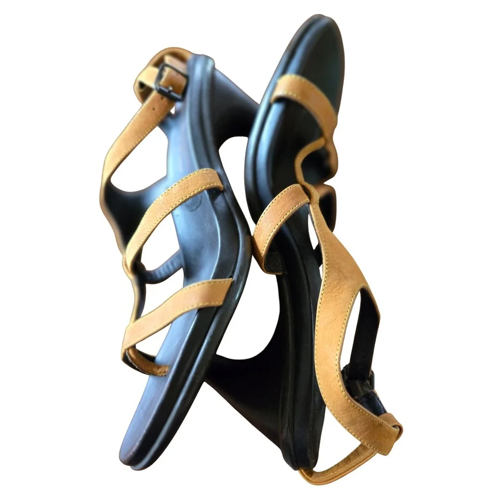 Donald J Pliner Temira Golden Tan Leather Strappy Toe Loop Kitten Heel Sandals 7